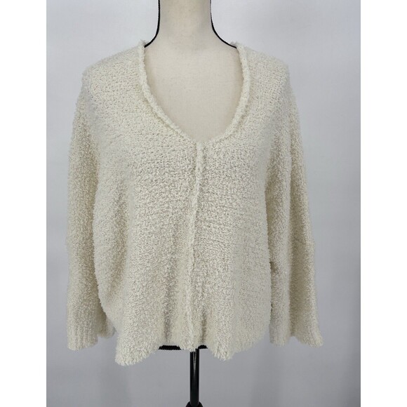 POL Clothing Women's Ivory Fuzzy Knit Crew Neck Sweater SZ Small Soft Oversized - Picture 1 of 9